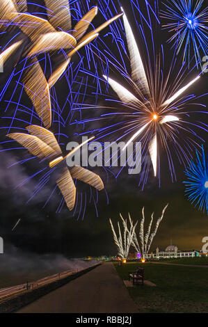 Silvester Feuerwerk über spanische Stadt, Whitley Bay, North Tyneside, Vereinigtes Königreich Stockfoto