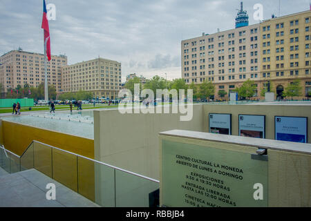 SANTIAGO, CHILE - 16. OKTOBER 2018: Schöne im Blick auf La Moneda Palast Kulturzentrum Stockfoto