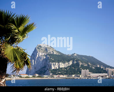 Gibraltar Rock, Britisches Überseegebiet, aus Andalusien, Spanien gesehen Stockfoto