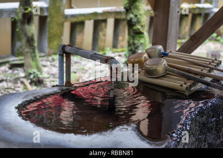 Buddhistische Brunnen im Tempel in Japan Stockfoto