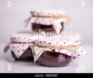 Red handgemachte Marmelade isoliert Stockfoto