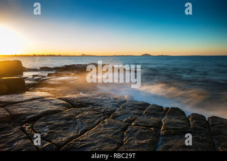 Sonnenuntergang auf Punkt Cartwright, Sunshine Coast, Queensland, Australien Stockfoto