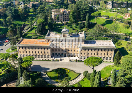 Palast des Governatorats und Vatikan Garten vom Petersdom in der Vatikanstadt Stockfoto