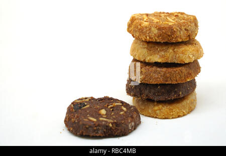 Stapel von Ingwer Cookies auf weißem Hintergrund Stockfoto