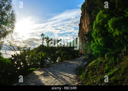 Nafplio, Griechenland. Blue Ski Landschaften, Ruinen, wild lebende Tiere am und in der Nähe der Arvanitias und Festung Palamidi im Dezember 2018 Stockfoto