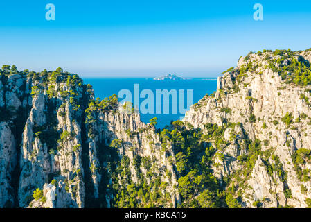 Frankreich, Provence-Alpes-Cote d'Azur, Côte d'Azur, Bouches-du-Rhone, Cassis. Calanque d'En-Vau in Calanques National Park. Stockfoto