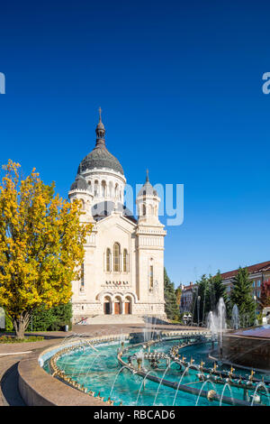 Rumänien, Siebenbürgen, Cluj-Napoca. Die Orthodoxe 1352 der Theotokos Cathedral Avram Iancu Square. Stockfoto