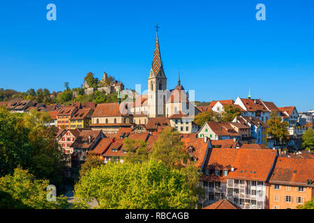 Stadt Kirche von Baden mit Stein schloss, Aargau, Schweiz Stockfoto