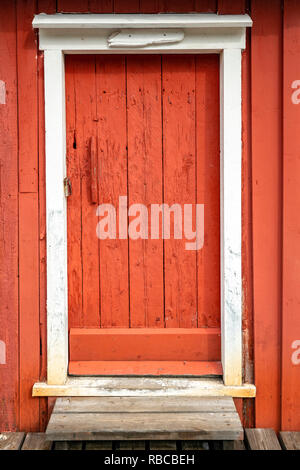 Traditionelle norwegische rote Haus namens Rorbu, Lofoten, Norwegen Stockfoto