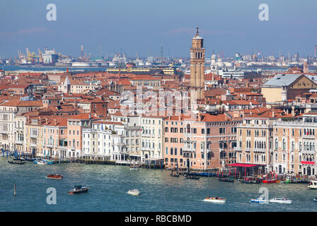 Schöne Stadtbild von Venedig von der Glockenturm der Kathedrale San Giorgio Maggiore, Italien gesehen Stockfoto