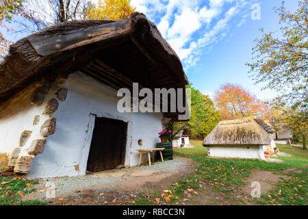 Casa pincesor (Zeile der Weinkeller in der Cak) Open-air Museum, Cak, Ungarn. Stockfoto