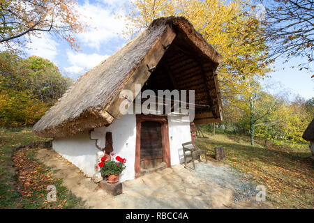 Casa pincesor (Zeile der Weinkeller in der Cak) Open-air Museum, Cak, Ungarn. Stockfoto