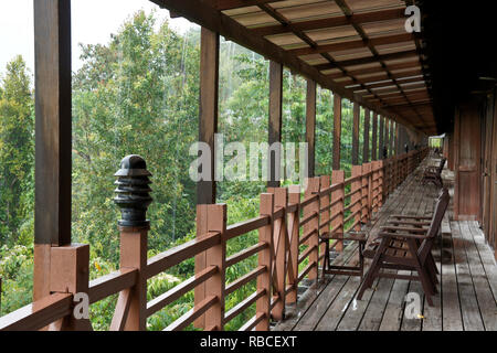 Tropischen regensturm an Aiman Batang Ai Resort, Batang Ai, Sarawak (Borneo), Malaysia Stockfoto