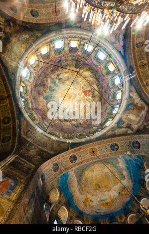 Sofia, Bulgarien - 17. Juni 2013: Alexander Nevsky Kathedrale ist eine der größten orthodoxen Kathedralen der Welt. Die Kathedralen vergoldet Stockfoto