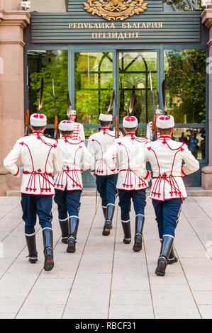 Sofia, Bulgarien - 17. Juni 2013: Die Wachen zu ändern. National Guards Einheit ist rein zeremonielle, wie es um die Sicherheit des Präsidenten von Bulgarien, Mitglieder von Stockfoto