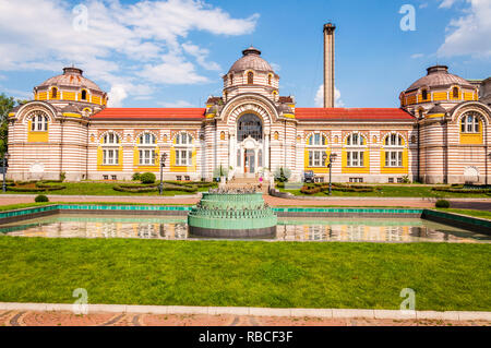 Sofia, Bulgarien - 17. Juni 2013: Sofia Museum der Geschichte der Hauptfassade Architektur. Dieses Museum in die Geschichte von Sofia gewidmet ist in der herrlichen untergebracht Stockfoto