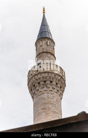 Skopje, Mazedonien - 10. Juni 2013: Blick von unten auf Mustafa Pascha Moschee tower Architektur Stockfoto