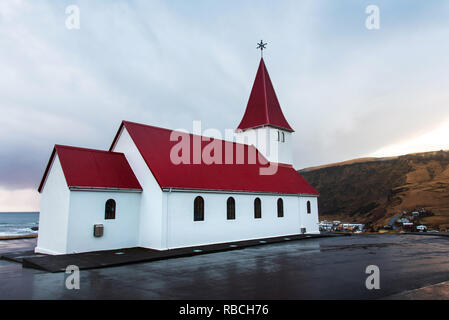 Vakurkirkja Kirche in Vik, eine kleine Stadt im Süden Islands Stockfoto