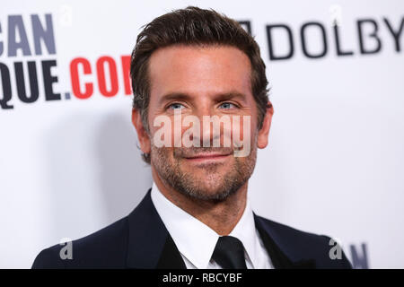 (Datei) Bradley Cooper macht BAFTA Awards nominierungen Geschichte. Bradley Cooper hat eindrucksvoll fünf Nominierungen: Bester Film, Beste Regie, Bestes Adaptiertes Drehbuch, Bester Schauspieler und beste Musik. BEVERLY HILLS, Los Angeles, CA, USA - 29. NOVEMBER: Bradley Cooper kommt auf der 32. jährlichen American Cinematheque Awards Gala im Beverly Hilton Hotel am 29 November, 2018 in Beverly Hills, Los Angeles, Kalifornien, USA. (Foto von Xavier Collin/Image Press Agency) Stockfoto