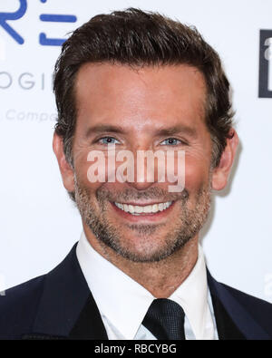 (Datei) Bradley Cooper macht BAFTA Awards nominierungen Geschichte. Bradley Cooper hat eindrucksvoll fünf Nominierungen: Bester Film, Beste Regie, Bestes Adaptiertes Drehbuch, Bester Schauspieler und beste Musik. BEVERLY HILLS, Los Angeles, CA, USA - 29. NOVEMBER: Bradley Cooper kommt auf der 32. jährlichen American Cinematheque Awards Gala im Beverly Hilton Hotel am 29 November, 2018 in Beverly Hills, Los Angeles, Kalifornien, USA. (Foto von Xavier Collin/Image Press Agency) Stockfoto