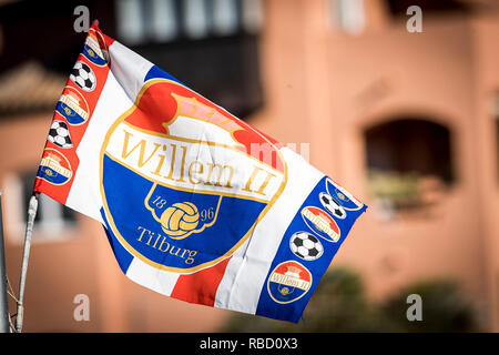 MARBELLA - 09-01-2019, niederländische Fußball eredivisie Saison 2018 / 2019. Flagge während der Ausbildung bei Marbella. Stockfoto