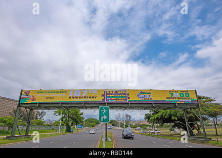 Durban, Südafrika. 9. Januar, 2019. Politische Partei Banner und Plakate schmücken Durbans Straßen vor der African National Congress (ANC) 2019 Wahlprogramm Starten bei Moses Mabhida Stadion in Durban am Samstag, 12. Januar 2019. Der ANC ist Südafrikas Regierungspartei, aber es steht vor großen Herausforderungen, die sich aus oppositionellen Parteien der Demokratischen Allianz (DA) und die wirtschaftliche Freiheit Kämpfer (EFF). Jonathan Oberholster/Alamy leben Nachrichten Stockfoto