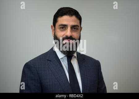 Doha, Katar. 09 Jan, 2019. Mahmoud Qutub, Expertin für Menschenrechte in Katar, während einer Runde von Gesprächen mit Journalisten aus Deutschland. Credit: Peter Kneffel/dpa/Alamy leben Nachrichten Stockfoto