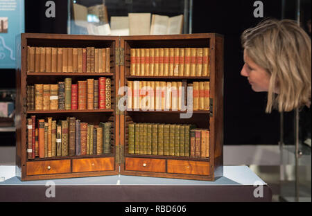 Bonhams Knightsbridge, London, UK. 9. Januar 2019. Reisen: eine Reise in den Büchern von Eton College Bibliothek ist für die Öffentlichkeit zugänglich bei Bonhams Knightsbridge saleroom bis 18. Januar. Foto: Die 80 Exponaten gehören old Etonian Dichter und Autor Maurice Baring reisen Bibliothek, Anfang des 19. Jahrhunderts. Credit: Malcolm Park/Alamy leben Nachrichten Stockfoto