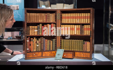 Bonhams Knightsbridge, London, UK. 9. Januar 2019. Reisen: eine Reise in den Büchern von Eton College Bibliothek ist für die Öffentlichkeit zugänglich bei Bonhams Knightsbridge saleroom bis 18. Januar. Foto: Die 80 Exponaten gehören old Etonian Dichter und Autor Maurice Baring reisen Bibliothek, Anfang des 19. Jahrhunderts. Credit: Malcolm Park/Alamy leben Nachrichten Stockfoto