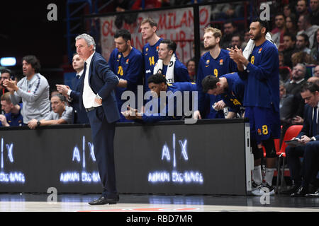 Foto Claudio Grassi/LaPresse 09 Maggio 2005 2019 Assago (MI) Italia sport Warenkorb AX Armani Exchange Olimpia Milano vs FC Barcelona Lassa - Turkish Airlines Eurolega 2018/2019 - Mediolanum Forum. Nella Foto: Svetislav Pesic (Trainer FC Barcelona Lassa) Foto Claudio Grassi/LaPresse Januar 09, 2019 Assago (MI) Italien sport Warenkorb AX Armani Exchange Olimpia Mailand FC Barcelona vs Lassa - Turkish Airlines EuroLeague 2018/2019 - Mediolanum Forum. Im Bild: Svetislav Pesic (Trainer FC Barcelona Lassa) Stockfoto