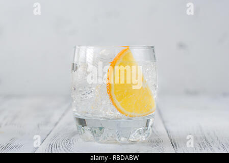 Glas Gin und Tonic Stockfoto