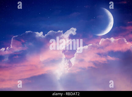 Ramadan Dämmerung Bild. Schöne religiöse Hintergrund mit Crescent, Sterne und Leuchtende Wolken. Stockfoto