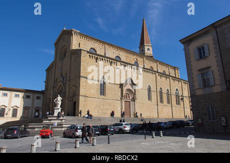 Italien, Arezzo - 12. März 2017: Der Blick auf die Römisch-katholische Kathedrale von Arezzo oder Kathedrale dei Santi Pietro e Donato am 12. März 2017, Toskana. Stockfoto