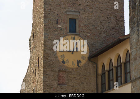 Italien, Arezzo - 12. März 2017: Der in der Nähe des Clock Tower der kommunalen Palast oder Palazzo Dei Priori in Arezzo am 12. März 2017, Toskana. Stockfoto