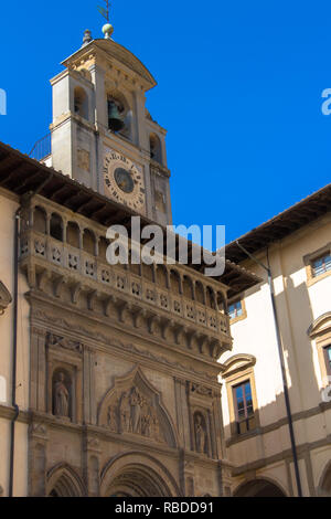 Italien, Arezzo - 12. März 2017: die Frontansicht von Detail der Fassade des Palazzo della Fraternita dei Laici auf der Piazza Grande in Arezzo am 12. März 2017, Tusc Stockfoto