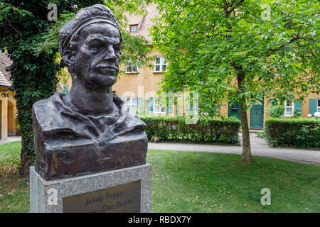 Büste von Jakob Fugger der Jüngere, der Begründer der Fuggerei, Augsburg, Schwaben, Bayern, Deutschland Stockfoto