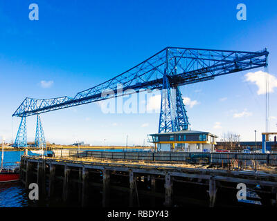 Middlesbrough Transportvorrichtung-Brücke vom Südufer des River Tees Stockfoto
