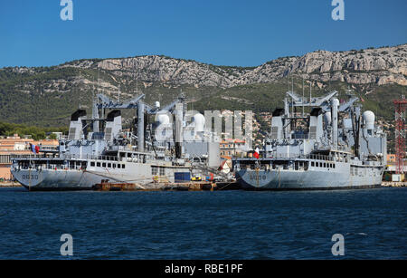 Die französische Marine Nachschub Schiffe Var und Marne angedockt in Marine Base am Hafen von Toulon, Frankreich. Stockfoto