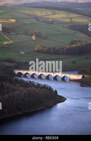 Die Ladybower Reservoir in Derbyshire, der Peak District, Nordengland. Stockfoto