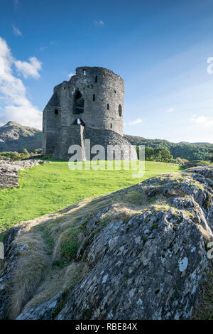 Dolbadarn Burgbefestigung gebaut von der walisischen Fürsten Llywelyn die große während des 13. Jahrhunderts an der Basis von North Wales Llanberis Pass Stockfoto