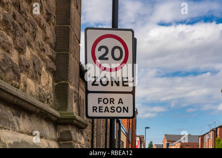 Zeichen: '20 Zone, aus einem Grund', in Wallsend, Tyne gesehen und Verschleiß, England, Großbritannien Stockfoto