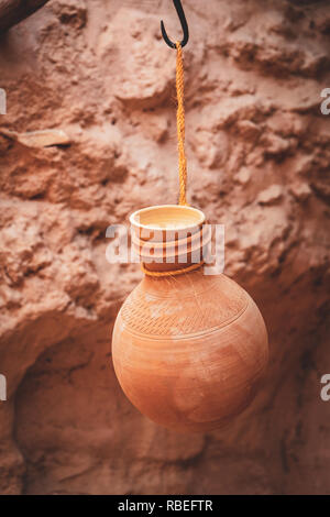 Traditionelles Handwerk Töpfe in Nizwa, die alte Hauptstadt von Oman Stockfoto