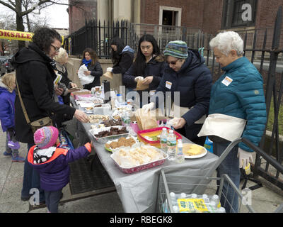 Backen verkauf Geldbeschaffer für Öffentliche Bibliothek Park Slope in Brooklyn, NY. Stockfoto