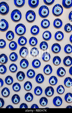 Gruppe von traditionellen türkischen Amulett Evil Eye - das blaue Auge Hintergrund Stockfoto