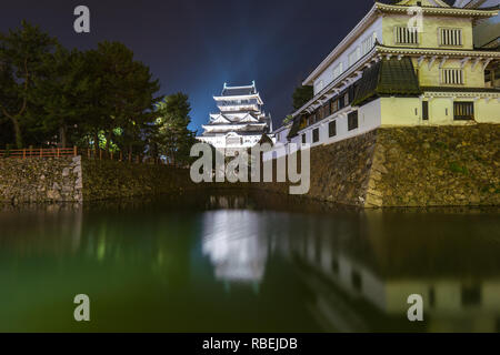 Kokura Castke in der Nacht in Fukuoka, Japan. Stockfoto