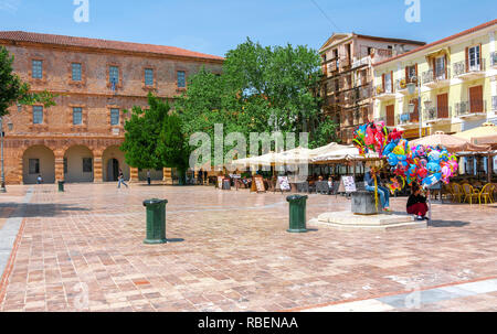 Den Syntagma-Platz, Nafplio oder Nafplion, (die ehemalige Hauptstadt von Griechenland) Peloponnes, Griechenland Stockfoto