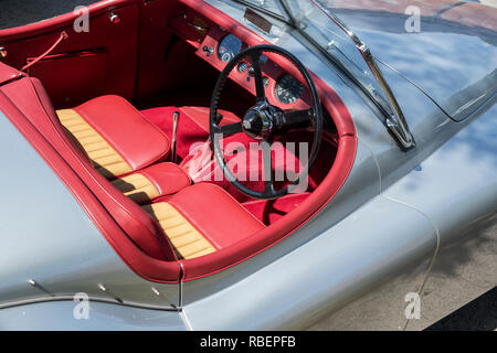 1951 Jaguar XK 120 Roadster im Bicester Heritage Center. Oxfordshire, England Stockfoto