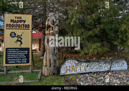 Holzschnitzereien, glücklich Prospector store, Harrison Hot Springs, British Columbia, Kanada Stockfoto