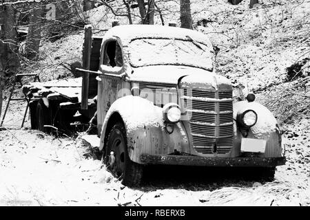 Antike International Harvester Tieflader aus alten Hwy. 99 in Ashland, Oregon Stockfoto