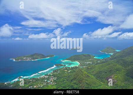 Morne Blanc, mit seiner Schere Felswand, ist der berühmteste Berg auf der Insel Mahe. Stockfoto